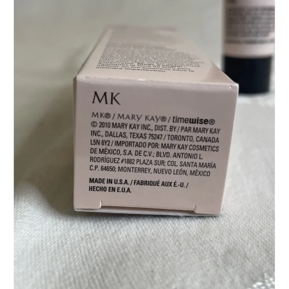 Mary Kay Timewise Luminous-Wear Liquid Foundation Beige 2 038705 NEW IN BOX